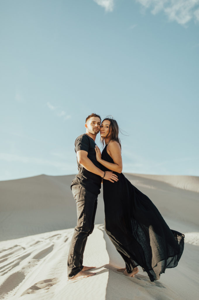 sand dunes couples photoshoot
