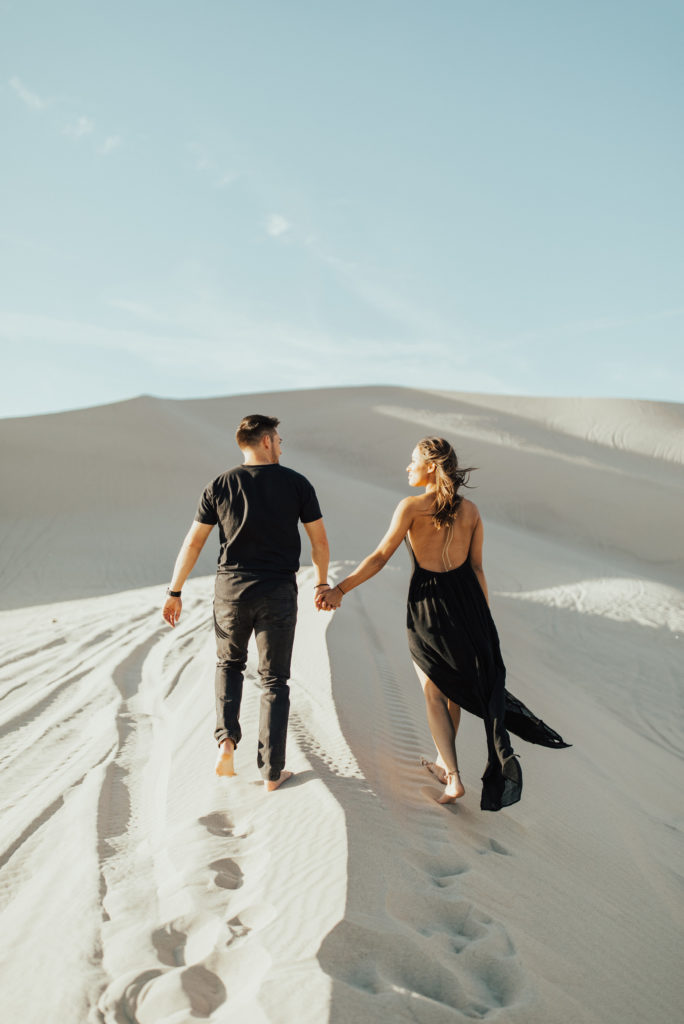 sand dunes couples photoshoot